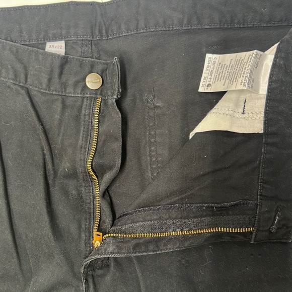 Carhartt Relaxed fit Twill Utility Black 38x32 zippers and hems are good - Picture 2 of 3